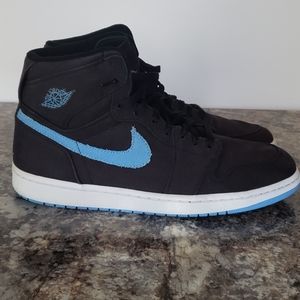 Jordan 1 High black with blue swoosh